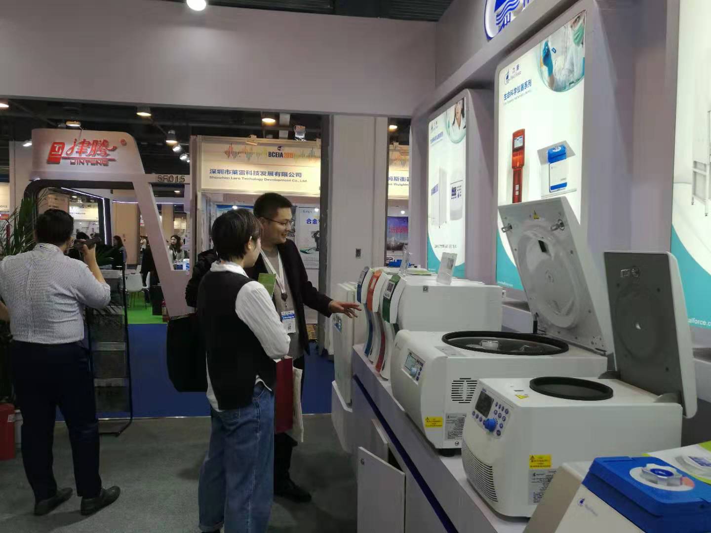 On October 23-26, 2019, the 18th BCEIA (Beijing Conference and Exhibition on Instrumental Analysis) was successfully held at China National Convention Center where Heal Force brought a series of #LifeScience products  in the field of  biosafety protection, centrifugation, cell culture, water purification and gene amplification, etc. Due to excellence in laboratory innovations for decades, we've offered many industry-leading instrumentation solutions for our clients both at home and abroad.