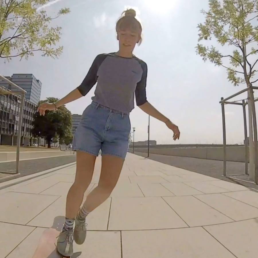 ☀️ Clear skies, even paths. Looks like a longboarder's dream. Shot on the #Insta360 ONE X by Deborah Keser.