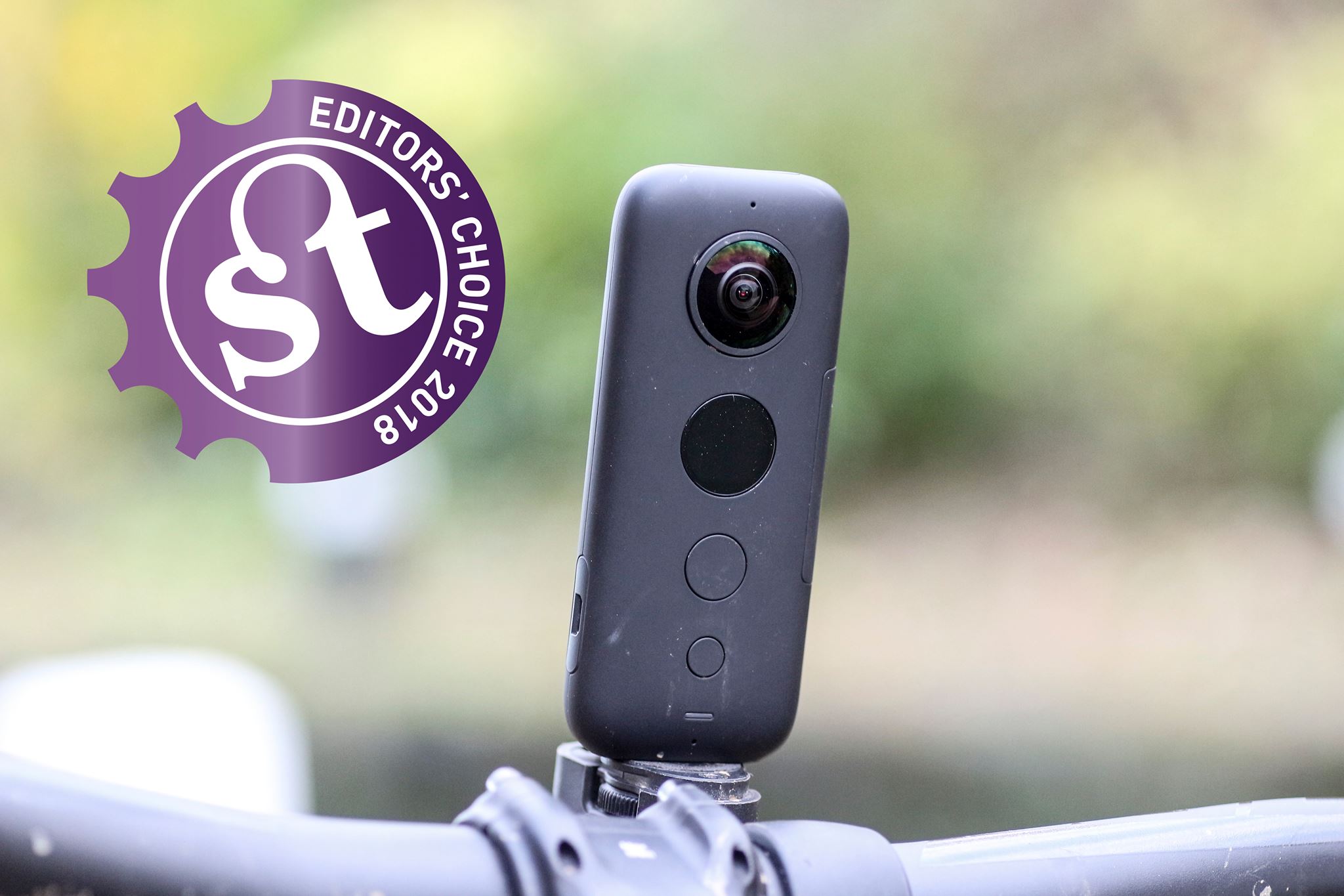 🥇#Insta360 ONE X just picked up Singletrack Mountain Bike Magazine editors' choice award! Pick one up for #MTB.  Now available at Apple: