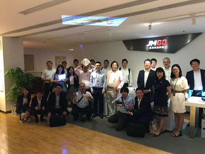 The Japanese estate company あなぶきグループ（Anabuki Group）visited JMGO at 6th June, Anabuki is a company which always on the way to learn new trend and new technology. Their tour in Shenzhen aimed to find more companies like JMGO, dare to dream and dare to do. Japan is a country which has lead the  whole TV industry, Japanese people still feel astonished when they see JMGO