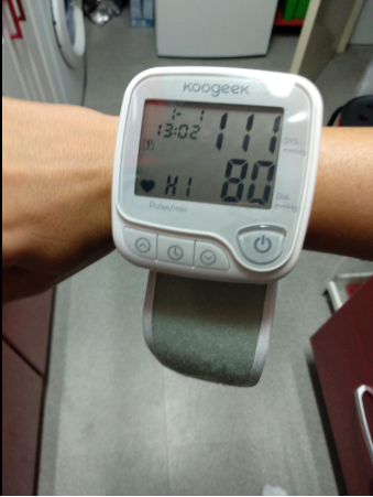 #Koogeek Bluetooth Wrist Blood Pressure Monitor Adopt advanced technology to automatically inflate and deflate at the appropriate level, delivering a personalized, accurate and comfortable measurement.