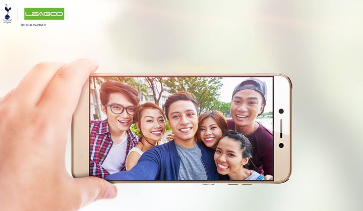 #LEAGOOT8s Allow you to Capture a Wider Group Selfies with its Bigger Screen‼