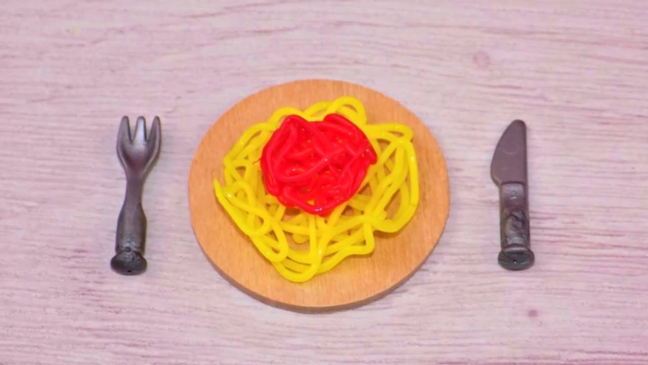 Let's draw a plate of pasta together.😉