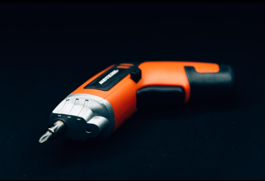 #Meterk Torque 5Nm 31pcs Driver Cordless Rechargeable Screwdriver has a lock which is good for someone who has a kid, you don't have to worry if your baby is playing near to it.