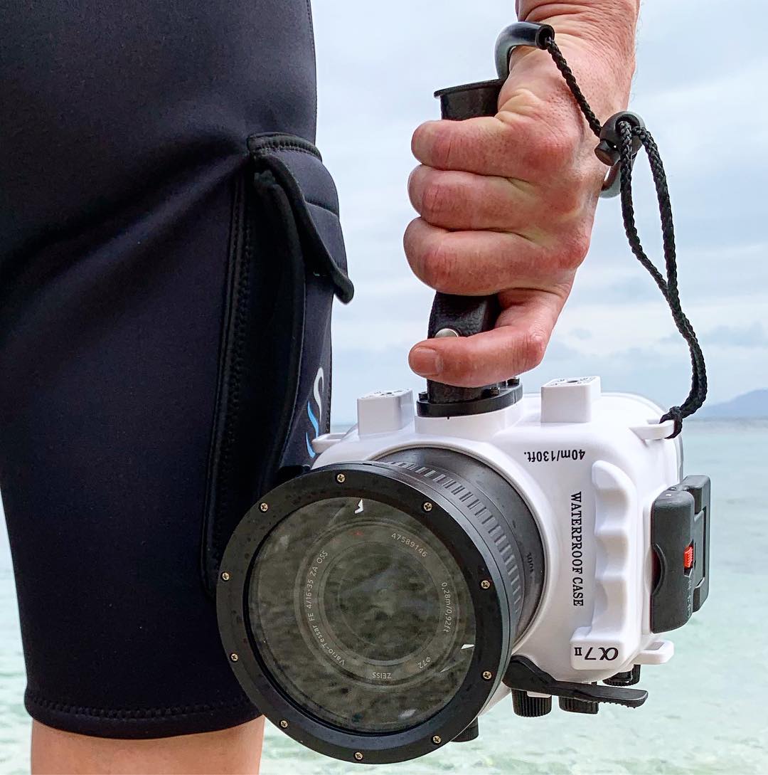 New Generation Meikon.hk underwater camera housing for Sony A7ii / A7Rii / A7Sii with detachable 2 stage pistol grip including a lot of new small  features : Viewfinder, Zoom control, Pre-dive Vacuum check system etc.