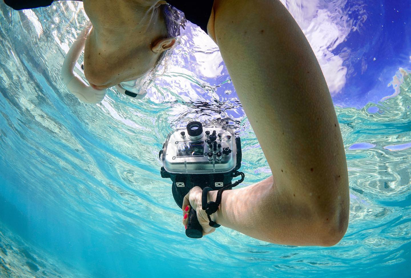 This is a @seafrogs.com.hk New Generation underwater camera housing for Sony A7ii / A7Rii / A7Sii with detachable 2 stage pistol grip including a lot of new small  features : 