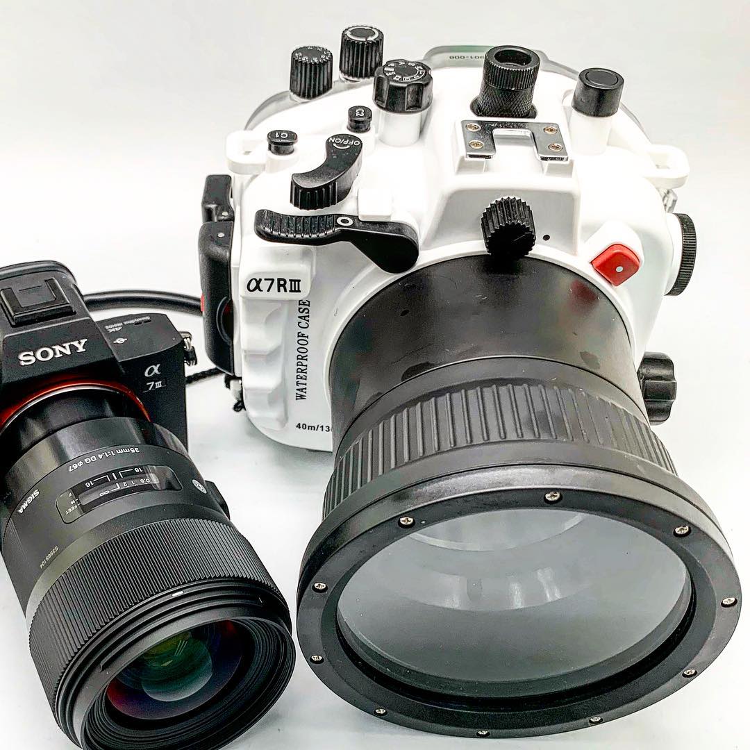 Underwater Housing for Sony A7riii / A7iii is available for purchase at www.meikon.com.hk website.