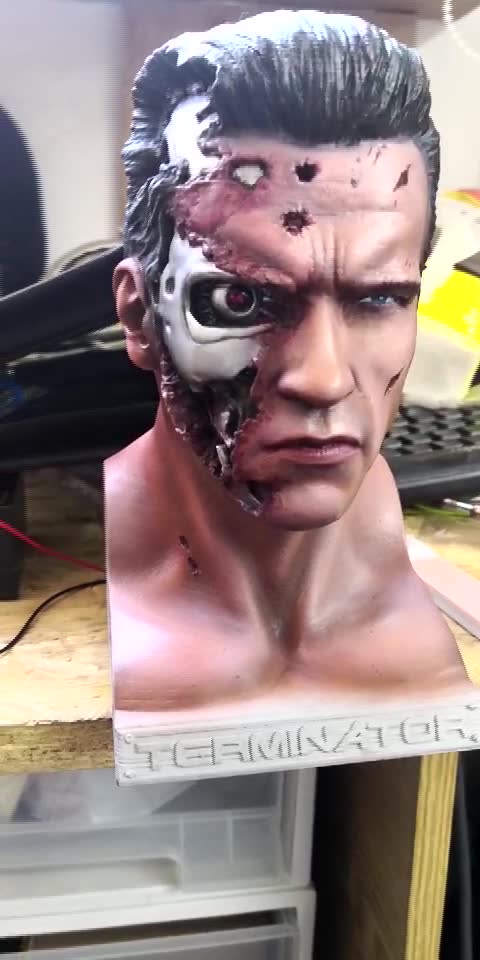 The final result of  #Terminator T-800 head after painting. Really impressive👏