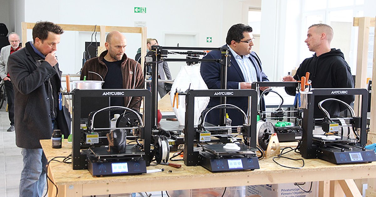 3D printing is not only available for the lab and hobby but also university, the classroom, on knowledge.