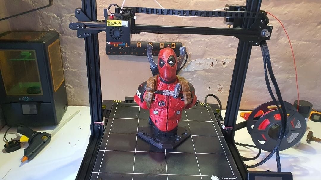 Printing a Deadpool bust as a friend's birthday present, which is a great idea and excellent work.❤🔊📣🎊