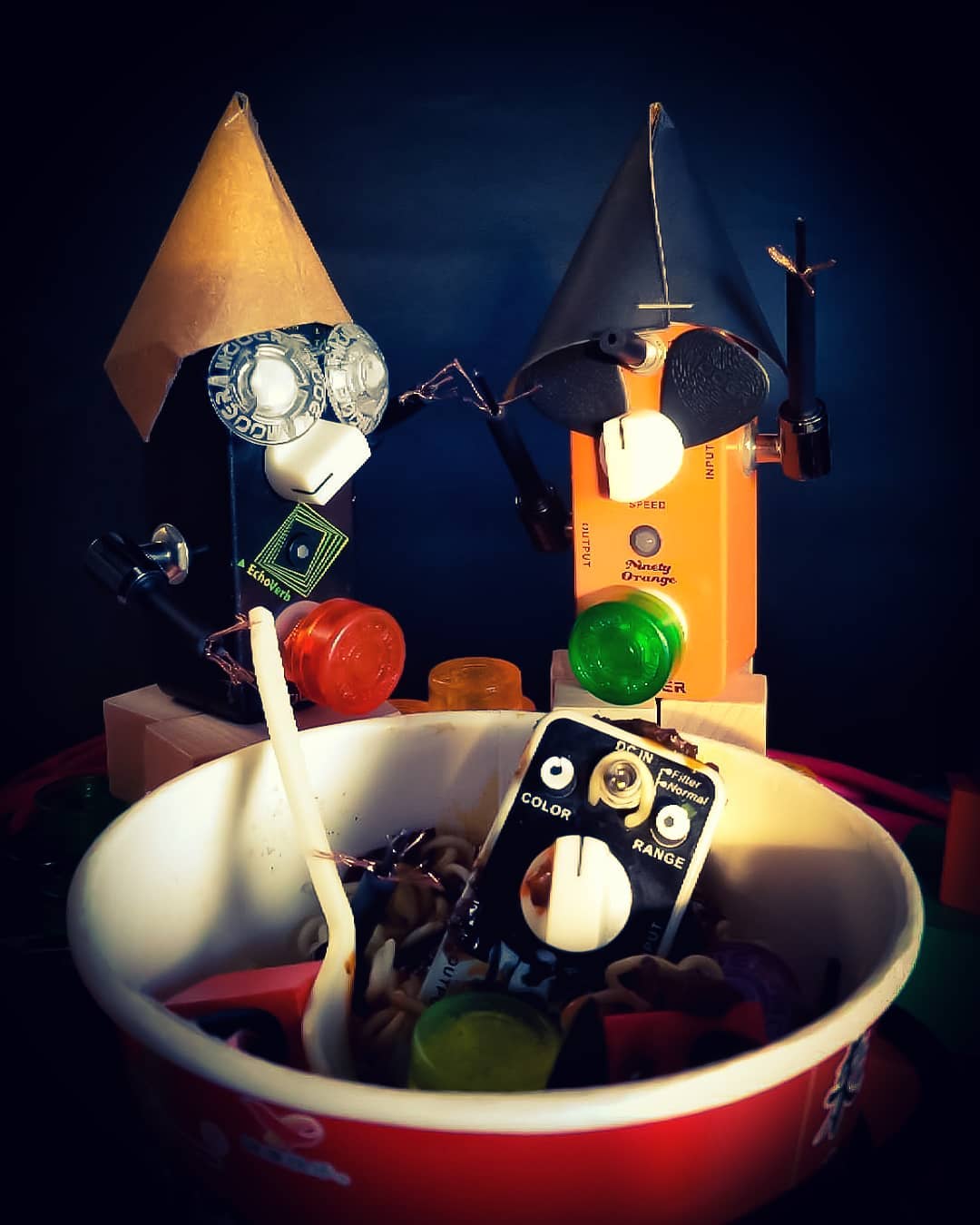 It's night of the living MICRO PEDALS and there's E-LADY broth on the menu. Happy Halloween! #mooeraudio...