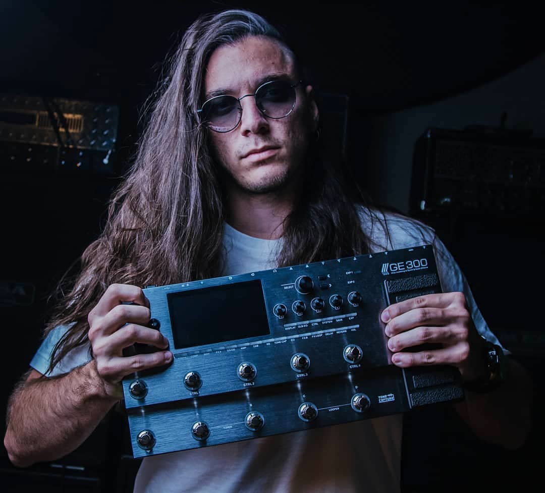 So glad to have @blackfriday666 as a part of the MOOER artist family.  We could stare at this for hours... 🥰 #mooeraudio #artist #guitar #effects #pedals #guitarra #GE300 #multieffects #synth #ampmodelling #live #hair #sunglasses #friday...