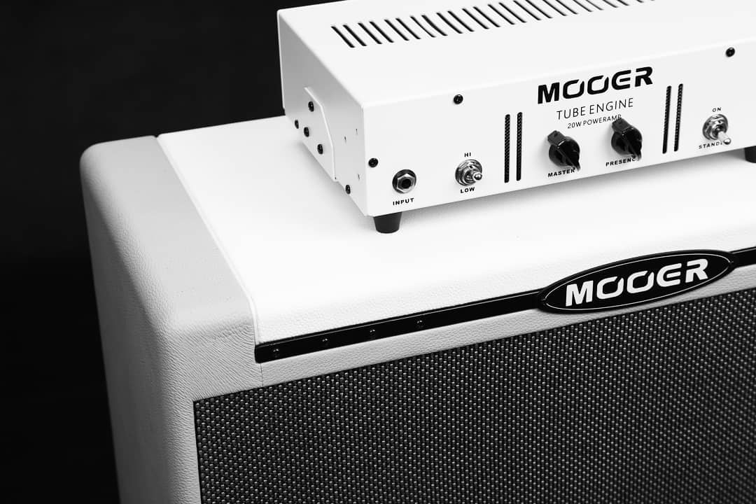 MOOER Tube Engine 20 and GC112. The perfect foundation for your preamp pedals, amp modellers and effects units! #mooeraudio #GC112 #TubeEngine #tubepower #guitartone #guitarists