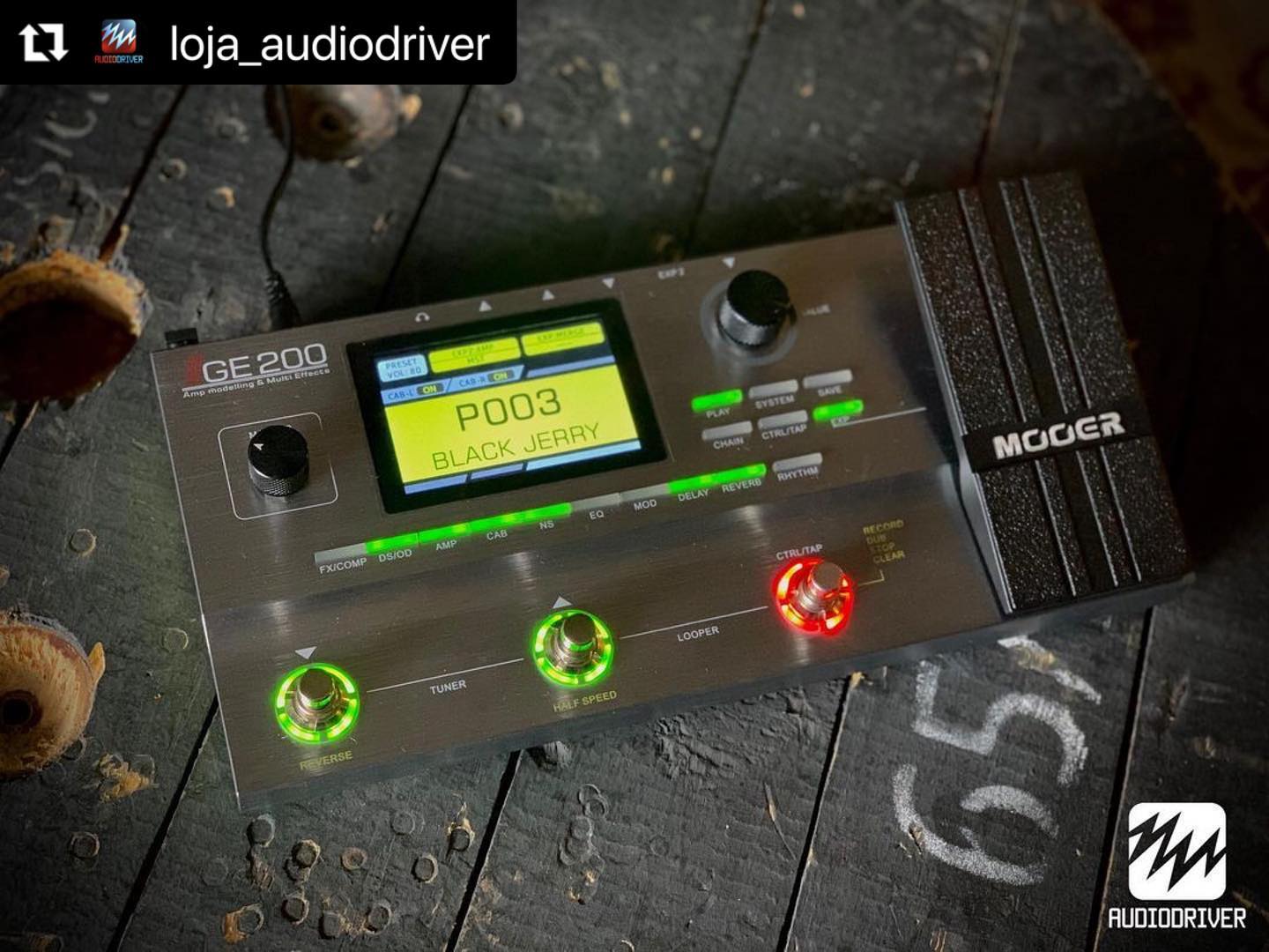 Great pic from a Mooer dealer in Brazil! Check them out! @loja_audiodriver