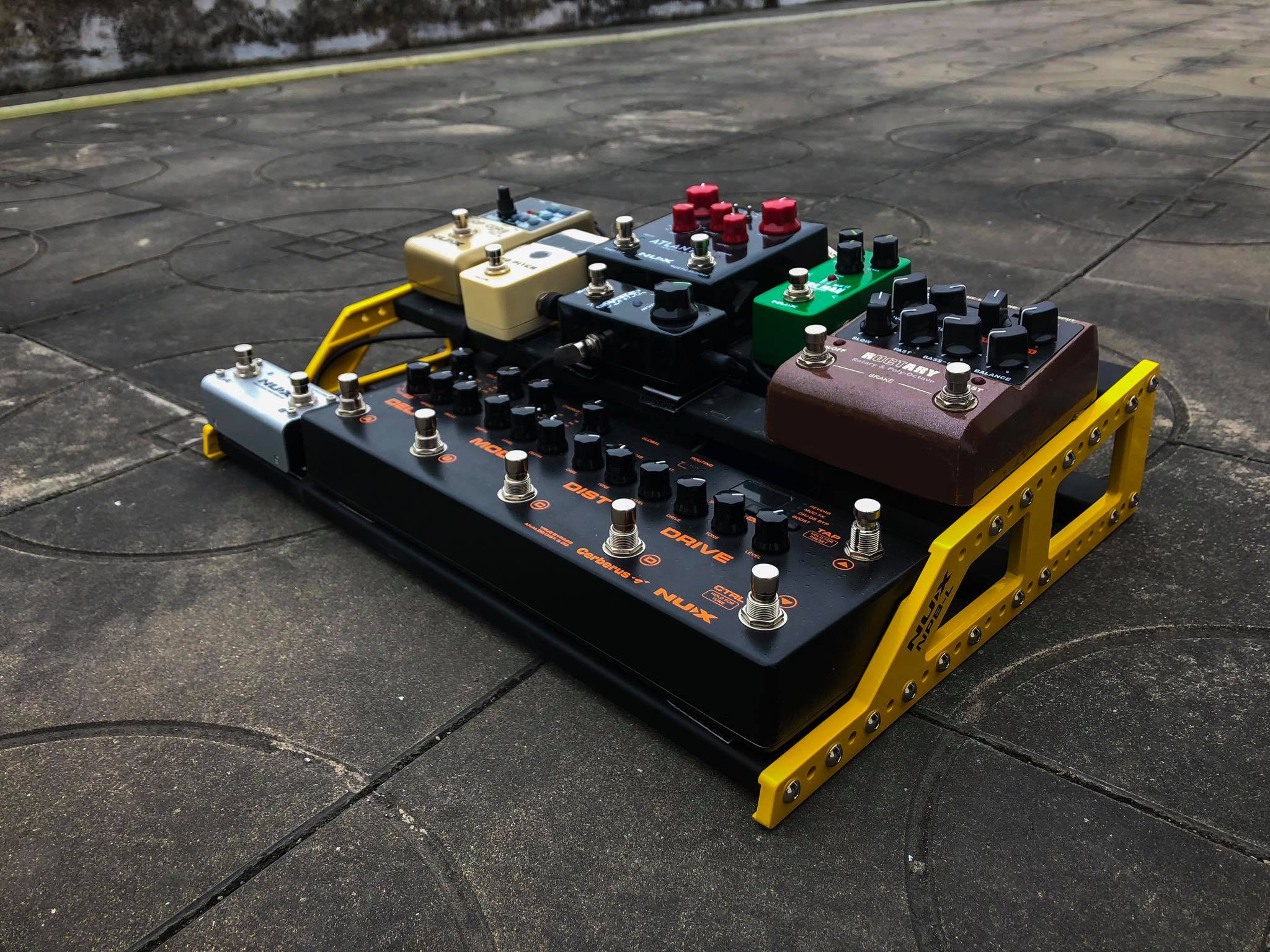 Looking for a versatile pedalboard?