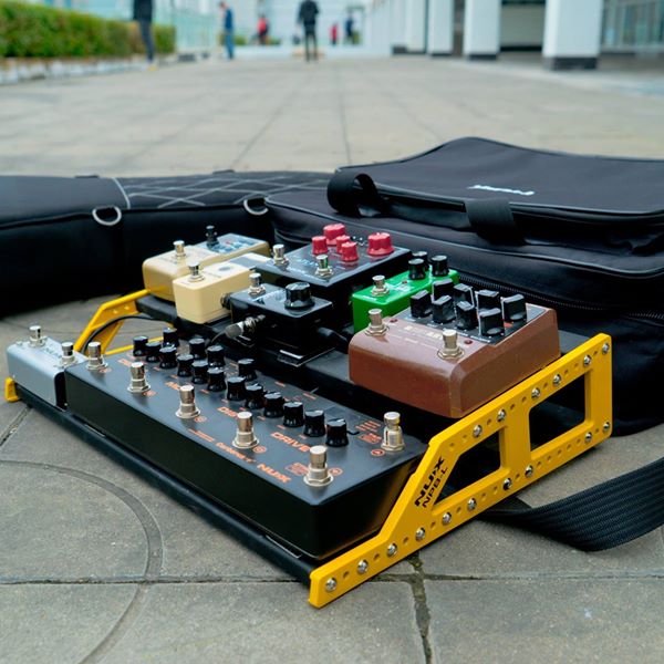 www.tomtop.com It's the first look of NUX Bumblebee pedalboards.