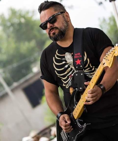 www.tomtop.com Our endorser Nacho Peñalva from Argentina has new unipersonal show "Cable a Tierra" combines Latin American folklore with rock. 