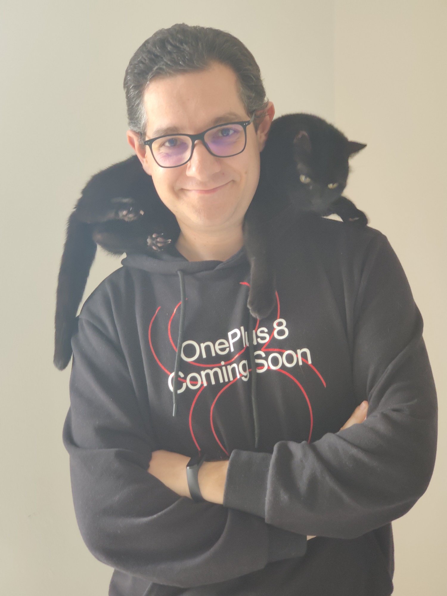 Want to win a #OnePlus8Series hoodie? 