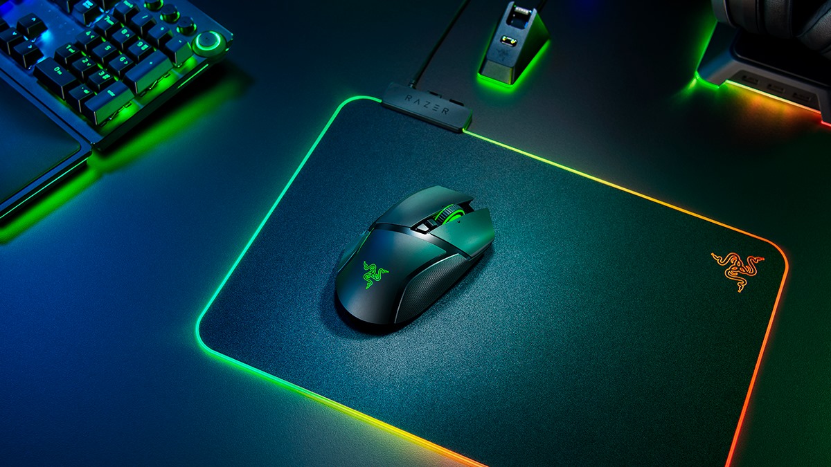 Razer Basilisk Ultimate搭載經典多功能按鍵模塊，擁有11個可編程按鍵，並可自訂滾輪阻力，讓您把按鍵設計到最適合自己的玩法。