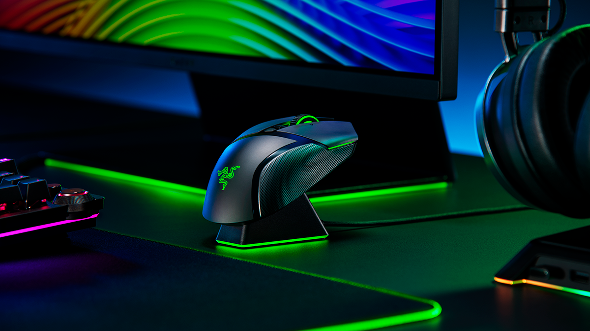 Razer Basilisk Ultimate擁有14 個可自訂 Razer Chroma™ RGB 發光區域，你可以在 Chroma Studio 中個別設定無線滑鼠上的每個發光區域，這款滑鼠將會是您戰鬥基地上最耀眼的裝備。