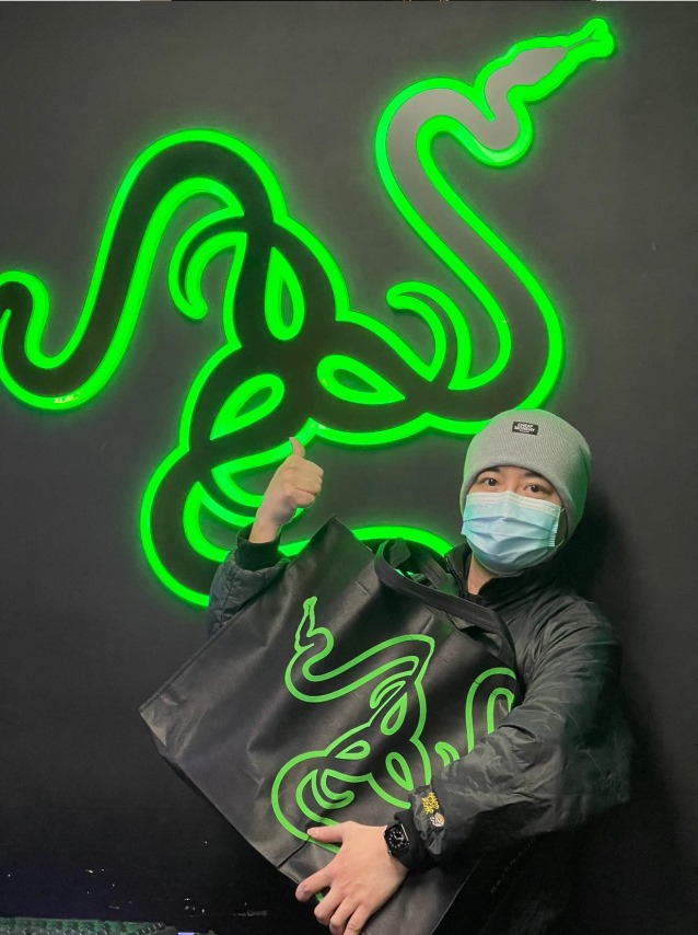 【登登登凳！】最新RTX30系列嘅Razer Blade 15及Razer Blade Pro 17已於銅鑼灣RazerStore正式發售喇！開賣首日反應熱烈，多謝大家支持！🙇🏻♂️🎉🎉  想擁有最新最型Gaming Laptop嘅你, 仲唔快d黎銅鑼灣RazerStore睇下😍  🎁為慶祝最新Razer Blade正式推出，凡購買任何Razer手提電腦即送Razer Chroma Mug Holder一個！數量有限，送完即止！ ... 地址：銅鑼灣景隆街1號地下