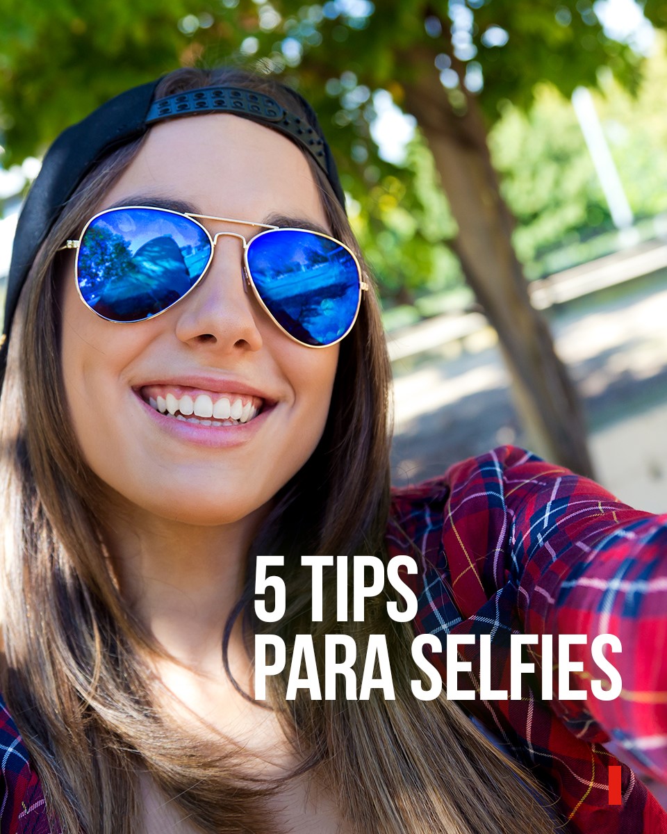 El arte de tomar una buena selfie depende de ciertas reglas básicas. Aquí te damos 5 tips esenciales para tener selfies TOP: