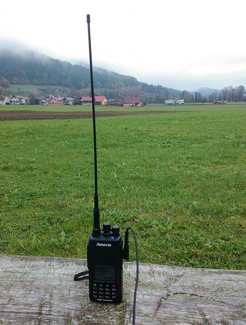 Retevis RT8's package comes with two antennas: the long and short antenna.