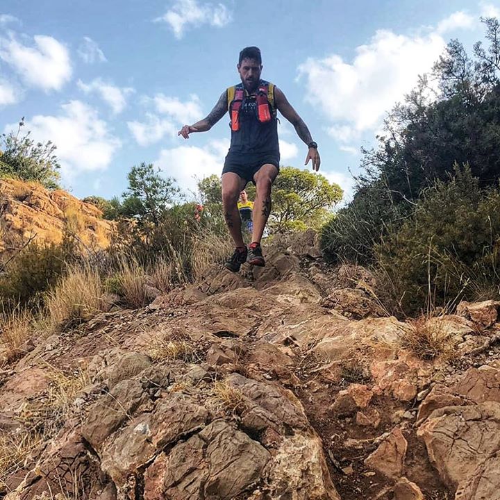 Atención descenso técnico! | Nos encanta leer ese mensaje en carrera, y a vosotros? | Fotografía de @vmtrainings .