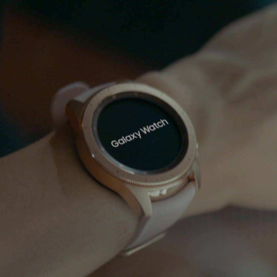 【全新Galaxy Watch LTE版 正式登場！】#渣打香港馬拉松2019智能手錶 全新Galaxy Watch LTE正式登場，夥拍5大本地網絡供應商提供無間4G體驗, 即使手機離身都可以收發message，聽歌同用GPS導航！Galaxy Watch繼續保持持久續航力，差滿電仲可以使用長達7日*添！ 支援流動網絡供應商包括:1O1O, csl., 3香港, 中國移動香港及SmarTone ... 影片只供參考 4G服務或需另付網絡或數據費用，詳情請向流動網絡供應商查詢。