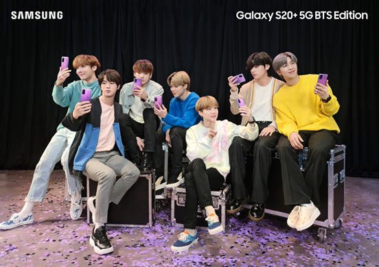 【鐵粉認證！💜 Galaxy S20+ 5G BTS Edition 正式發售💜 】 專屬BTS嘅紫色手機， 機背有BTS Logo，連相機鏡頭都有紫心認證💜！忠實鐵粉一定要買買買💜隨機附送獨一無二嘅BTS成員相片小卡，極具珍藏價值。即刻尋找專屬你嘅紫色小心心啦💜 快啲去三星專門店及指定特約零售商出機！... 💜而家買機， 另外仲會附送A1 尺寸精美海報，詳情請向店員查詢。數量有限，先到先得！ 建議零售價：