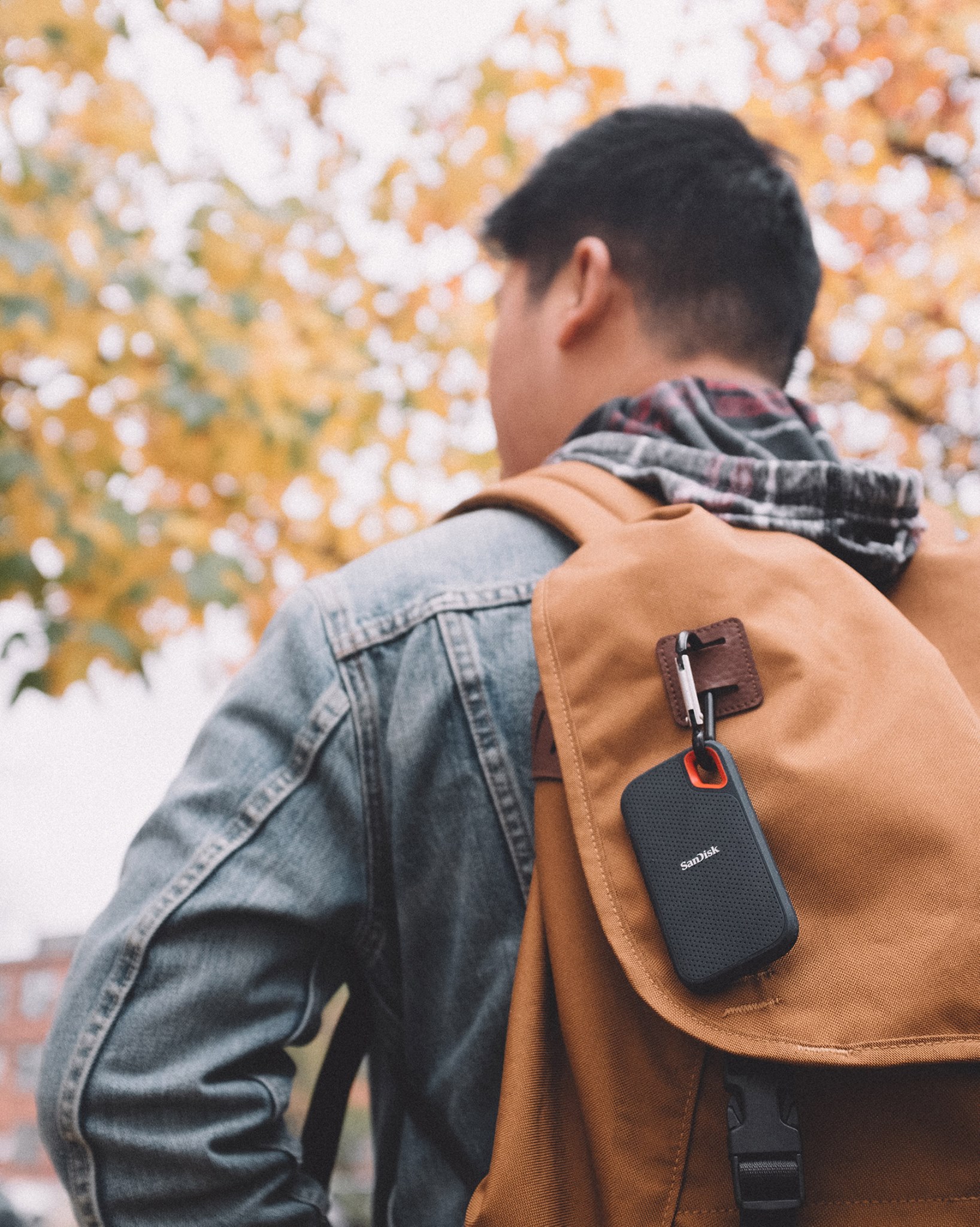 Built with a shock-resistant solid state core that’ll stand up to rain or dust, the SanDisk Extreme Portable SSD is the perfect companion for editing high-res photos on-the-go. #SpeedUpTheFlow Photo: @ericluis