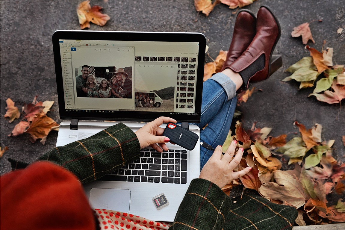 Time to turn over a new leaf. Capture all your fall looks with the SanDisk Extreme Portable SSD.