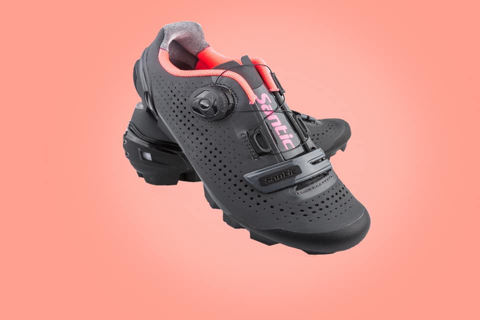 Features of this pair of MTB shoes: