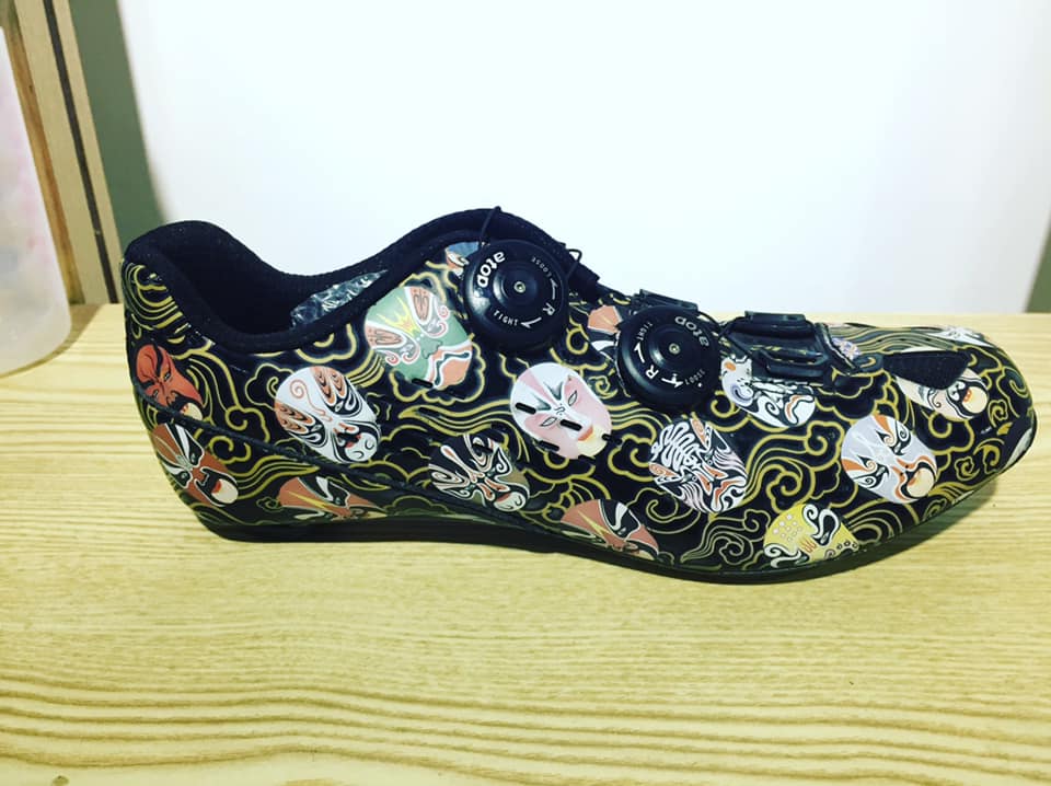 Peking Opera Style road shoes using the carbon sole.