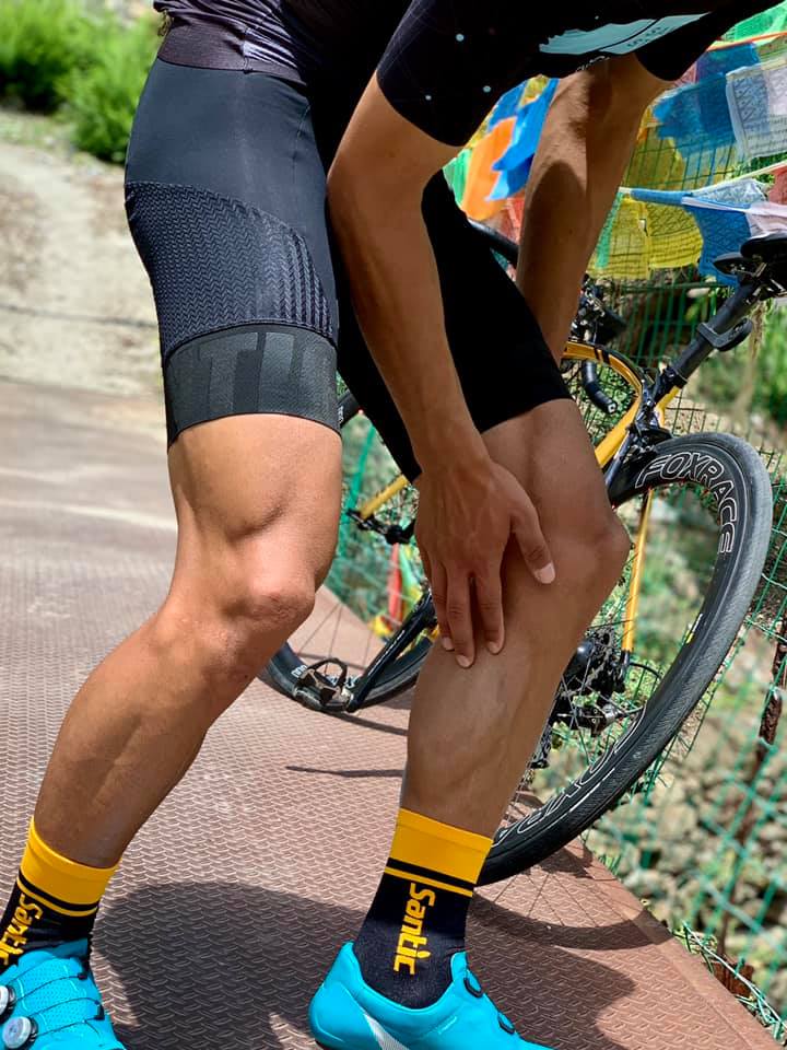 What's the difference between a pro and normally cyclist? For starters, legs!  #santic 