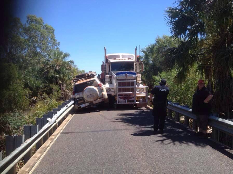 [Story] One day two overbearing cars met on a narrow road...😂