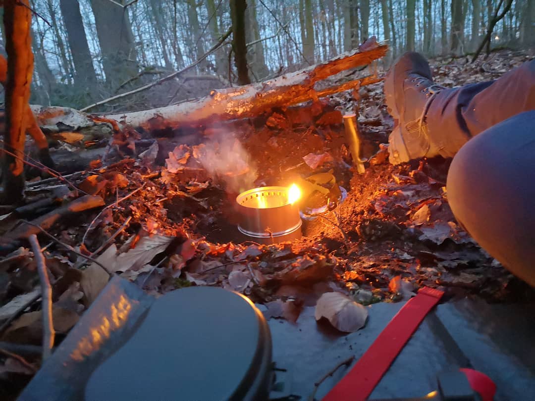 #TOMSHOO Portable Folding Windproof Stainless Steel Stove helps you light up the night.