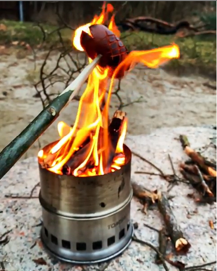 The recent weather is great for barbecues. What good food will you bake with #TOMSHOO Portable Folding Windproof Stainless Steel Stove?