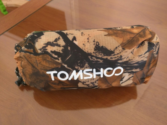 The small pouch is practical, which allows you to easily transport the #TOMSHOO Waterproof Packable Raincoat Poncho once folded.