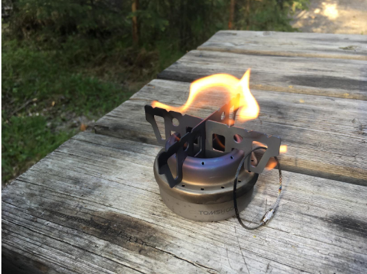 #TOMSHOO Outdoor Titanium Alcohol Stove & Rack Combo Set produces good flames, inner and outer so has good heat distribution too.