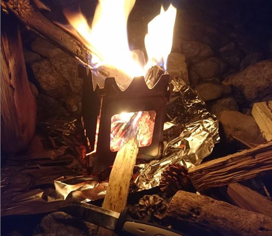 Firelight at night~~Maybe you can make a brew and warm your body!