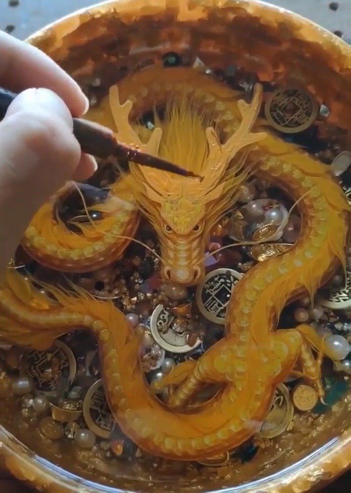 Three-dimensional and realistic resin painting. 😲