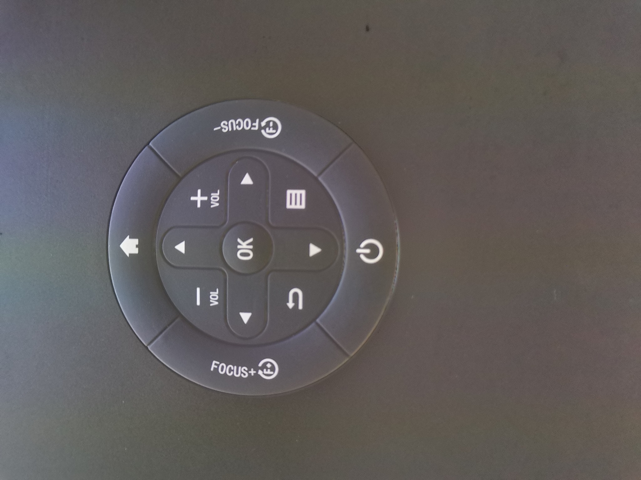 The remote control was gone. I didn’t find it for a long time. I suddenly found out what a great design with buttons on the projector body. No longer have to worry about the remote control running out of power or missing it.  Currently, there are #K1, #K2, #K9, #S2, and #S9 projectors with buttons on the projector body. The most cost-effective product is K1, the price is the best, and there is no obvious difference in performance.