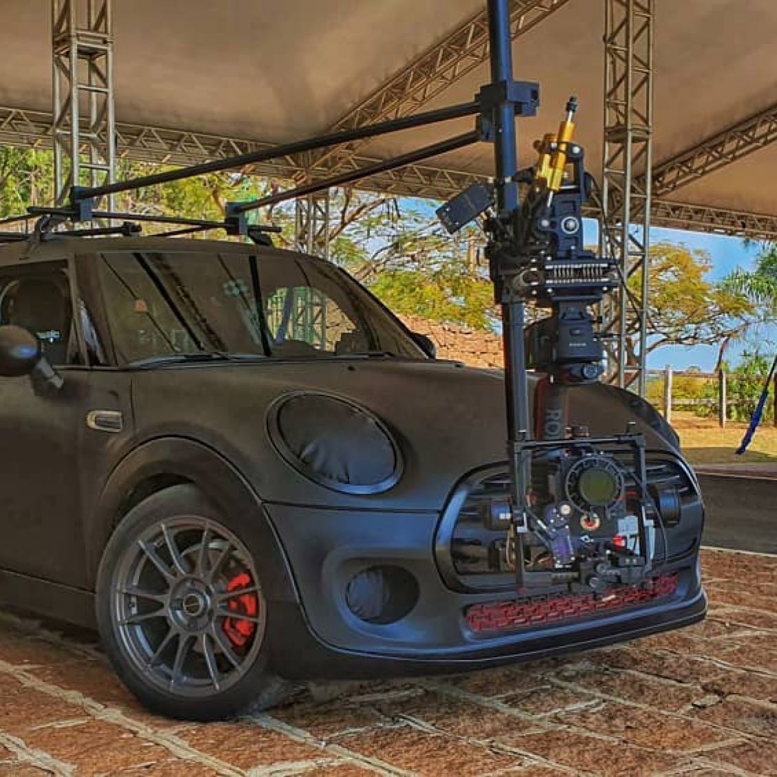 Mini Cooper + Tilta Arm + Ronin 2