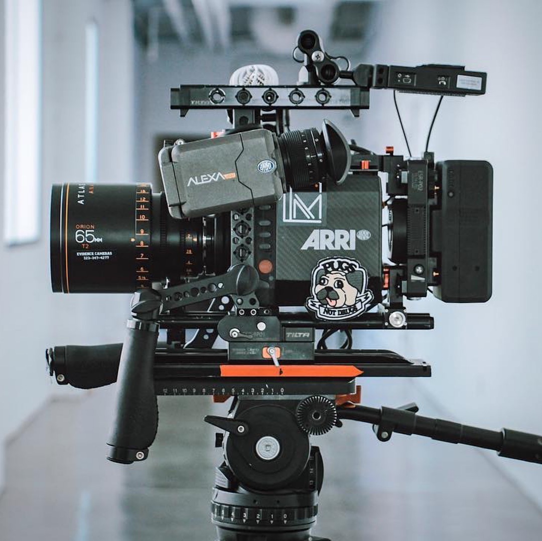 Loved shooting this set up this week.  My Alexa Mini w/ Tilta Cage and @atlaslensco Orion Anamorphics.  Beautiful bokeh and edge softness on these lenses. Excited to pick them up again 🎥 // 📷