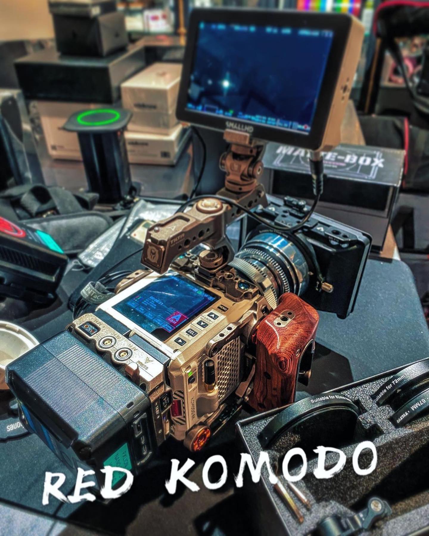 RED KOMODO + Tilta Cage + SmallHD focus Pro KOMODO edition + IRONGLASS Vintage PL lens + Tilta mini mattebox! 😍😍😆👏🏻👏🏻