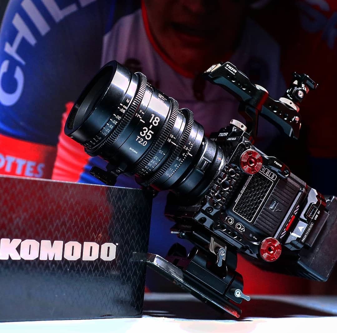 RED DIGITAL CINEMA KOMODO 6K Digital Cinema Camera (Canon RF) #behindthescenes #filmmaking #cameracrew #cameradept #cameraporn #filmdirector #cameraoperator #videography #setlife #cameraop #cameralovers #cameralife #videoproductionlife #redkomodo #redcamera #redcamerausers #redcameras #reddigitalcinema #redcinema #tilta #tiltamax #tiltaing #armyourcamera  Photo by @jay__rocksszz...