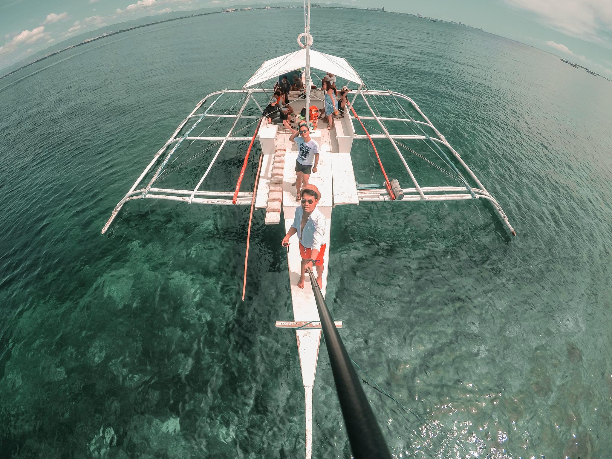 Island hopping at Nalusuan Island Resort and Marine Sanctuary. Taken using gopro hero 5 and Telesin Extended Edition Monopod. 📷 Jhaz Owerta‎ 