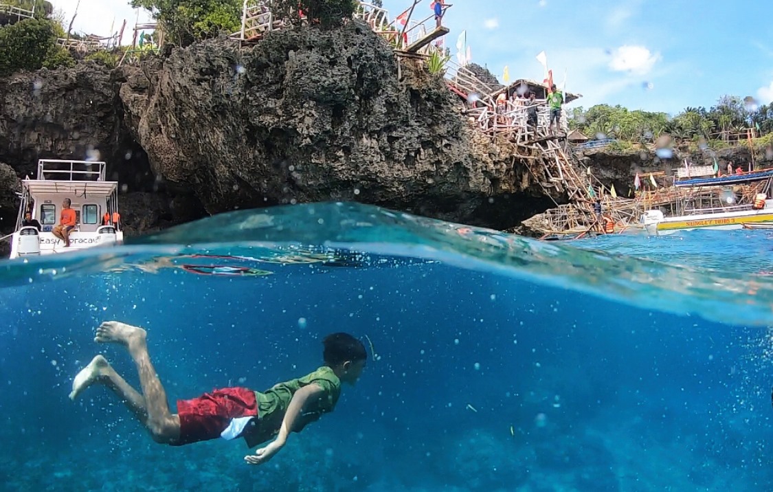 Into the Blue — Dome shot at Carabao Island, Romblon using GPH7 and Telesin Underwater dome by Albert Villamayor #teledventures #telesinph #gph7 #telesinmonopod #telesinextendededition #freediving #carabaoisland #romblon Check our products here...