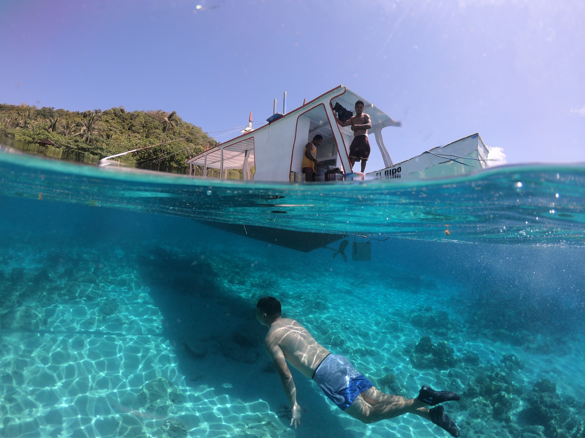 Crystal clear view! Taken at El Nido, Palawan using Telesin Dome and GPH5 Black. 📸 Ong Brad Pete Share you telesin moments with us for the opportunity to be featured! info@telesinphilippines.com #telesinph #teledventures #telesindome #elnido #palawan #hero5 Check our products here...